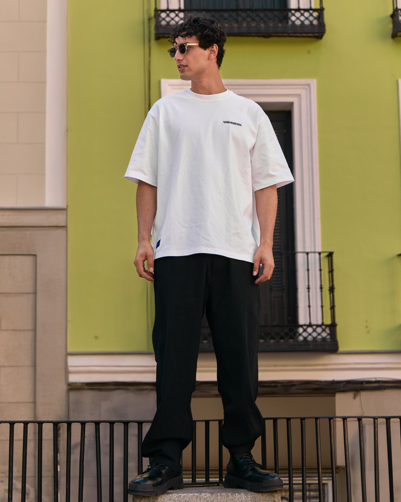 Signature Tee White (Blue backside)